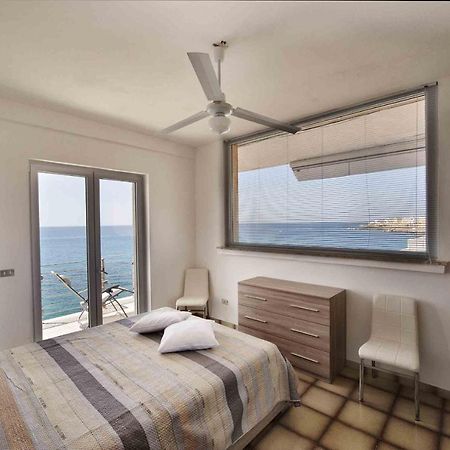 Apartment Overlooking The Sea With A View Of Old Gallipoli And The Whole Bay Eksteriør bilde